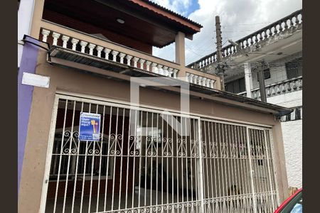 Casa à venda com 170m², 3 quartos e 2 vagas Casa à venda com 170m², 3 quartos e 2 vagasFachada