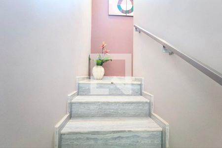 Casa à venda com 297m², 3 quartos e 4 vagas Casa à venda com 297m², 3 quartos e 4 vagasEscada