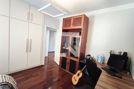 Casa à venda com 297m², 3 quartos e 4 vagas Casa à venda com 297m², 3 quartos e 4 vagasQuarto 2