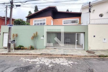 Casa à venda com 297m², 3 quartos e 4 vagas Casa à venda com 297m², 3 quartos e 4 vagasFachada