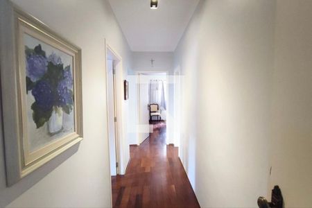 Casa à venda com 297m², 3 quartos e 4 vagas Casa à venda com 297m², 3 quartos e 4 vagasCorredor