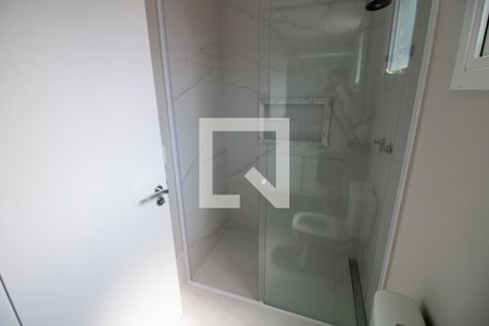 Casa de condomínio à venda com 657m², 4 quartos e 4 vagas Casa de condomínio à venda com 657m², 4 quartos e 4 vagasBanheiro 1 da Suíte 4