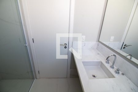 Casa de condomínio à venda com 657m², 4 quartos e 4 vagas Casa de condomínio à venda com 657m², 4 quartos e 4 vagasBanheiro da Suíte 1