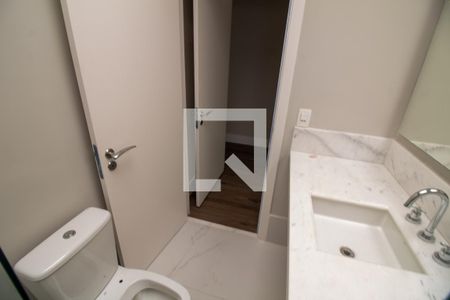 Casa de condomínio à venda com 657m², 4 quartos e 4 vagas Casa de condomínio à venda com 657m², 4 quartos e 4 vagasBanheiro da Suíte 3