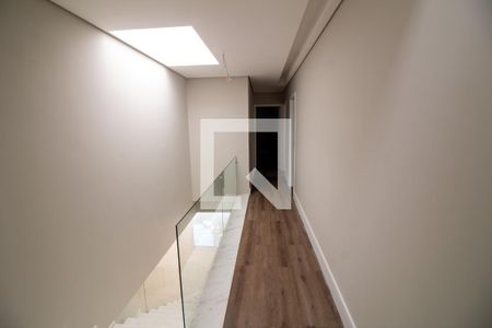 Casa de condomínio à venda com 657m², 4 quartos e 4 vagas Casa de condomínio à venda com 657m², 4 quartos e 4 vagasCorredor