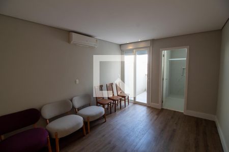 Casa de condomínio à venda com 657m², 4 quartos e 4 vagas Casa de condomínio à venda com 657m², 4 quartos e 4 vagasQuarto 2 - Suíte