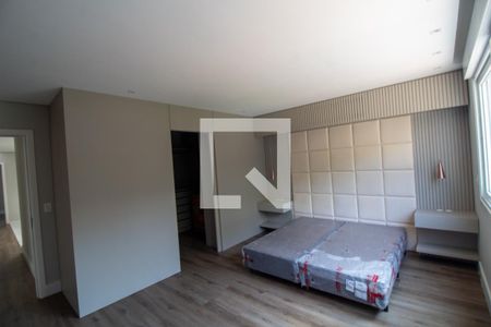 Casa de condomínio à venda com 657m², 4 quartos e 4 vagas Casa de condomínio à venda com 657m², 4 quartos e 4 vagasQuarto 4 - Suíte