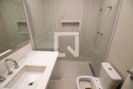 Casa de condomínio à venda com 657m², 4 quartos e 4 vagas Casa de condomínio à venda com 657m², 4 quartos e 4 vagasBanheiro da Suíte 3