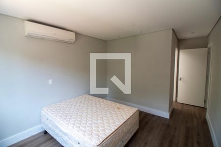 Casa de condomínio à venda com 657m², 4 quartos e 4 vagas Casa de condomínio à venda com 657m², 4 quartos e 4 vagasQuarto 3 - Suíte