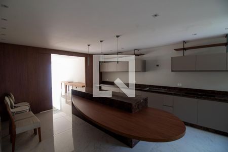 Casa de condomínio à venda com 657m², 4 quartos e 4 vagas Casa de condomínio à venda com 657m², 4 quartos e 4 vagasCozinha