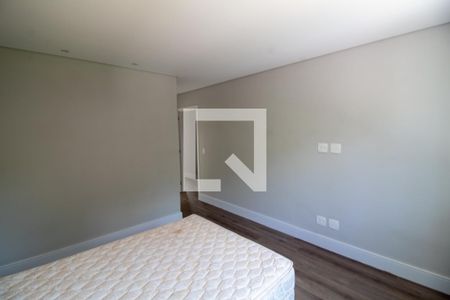 Casa de condomínio à venda com 657m², 4 quartos e 4 vagas Casa de condomínio à venda com 657m², 4 quartos e 4 vagasQuarto 3 - Suíte