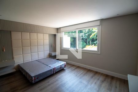 Casa de condomínio à venda com 657m², 4 quartos e 4 vagas Casa de condomínio à venda com 657m², 4 quartos e 4 vagasQuarto 4 - Suíte