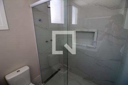 Casa de condomínio à venda com 657m², 4 quartos e 4 vagas Casa de condomínio à venda com 657m², 4 quartos e 4 vagasBanheiro da Suíte 1