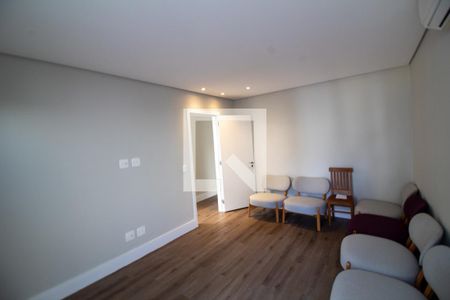 Casa de condomínio à venda com 657m², 4 quartos e 4 vagas Casa de condomínio à venda com 657m², 4 quartos e 4 vagasQuarto 2 - Suíte