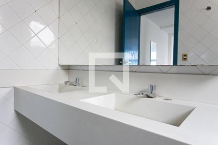Casa à venda com 256m², 7 quartos e 2 vagas Casa à venda com 256m², 7 quartos e 2 vagasCasa 3 - Banheiro