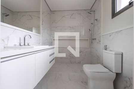 Casa à venda com 370m², 5 quartos e 4 vagas Casa à venda com 370m², 5 quartos e 4 vagasSuíte 4 - Banheiro