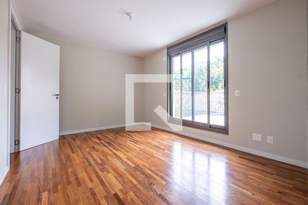Casa à venda com 370m², 5 quartos e 4 vagas Casa à venda com 370m², 5 quartos e 4 vagasSuíte 3