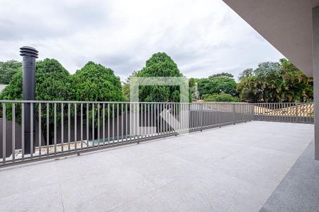 Casa à venda com 370m², 5 quartos e 4 vagas Casa à venda com 370m², 5 quartos e 4 vagasQuarto 5 - Varanda