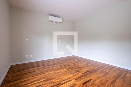 Casa à venda com 370m², 5 quartos e 4 vagas Casa à venda com 370m², 5 quartos e 4 vagasSuíte 4