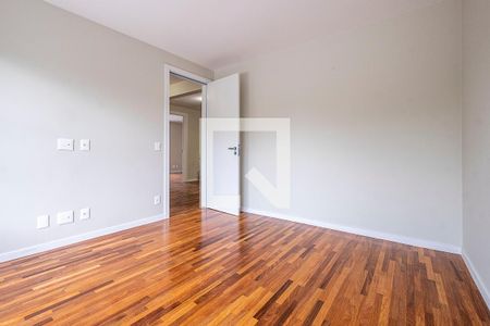 Casa à venda com 370m², 5 quartos e 4 vagas Casa à venda com 370m², 5 quartos e 4 vagasQuarto 5