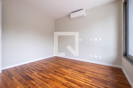 Casa à venda com 370m², 5 quartos e 4 vagas Casa à venda com 370m², 5 quartos e 4 vagasQuarto 5