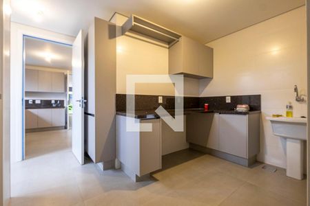 Casa à venda com 370m², 5 quartos e 4 vagas Casa à venda com 370m², 5 quartos e 4 vagasÁrea de Serviço