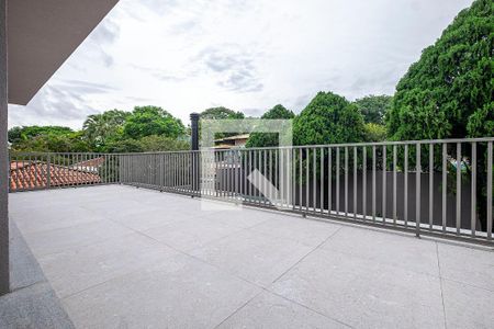 Casa à venda com 370m², 5 quartos e 4 vagas Casa à venda com 370m², 5 quartos e 4 vagasSuíte 4 - Varanda