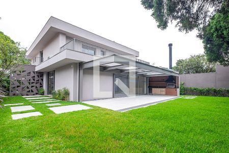 Casa à venda com 370m², 5 quartos e 4 vagas Casa à venda com 370m², 5 quartos e 4 vagasQuintal