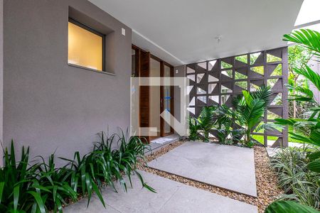 Casa à venda com 370m², 5 quartos e 4 vagas Casa à venda com 370m², 5 quartos e 4 vagasQuintal