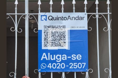 Casa à venda com 80m², 2 quartos e 1 vagaPlaquinha instalada no portão do imóvel
