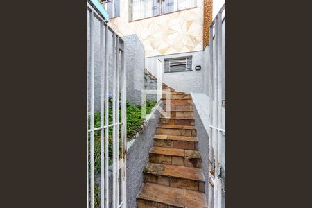 Casa à venda com 80m², 2 quartos e 1 vagaEscada Entrada