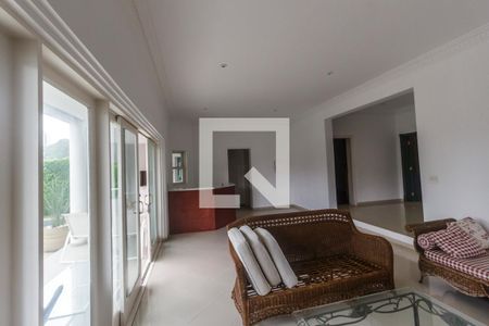 Casa de condomínio à venda com 516m², 5 quartos e 7 vagasSala