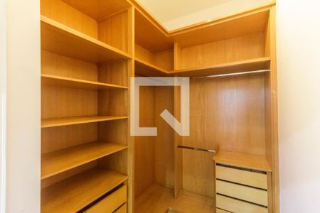 Casa de condomínio à venda com 516m², 5 quartos e 7 vagasCloset da suíte