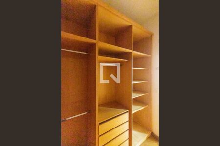 Casa de condomínio à venda com 516m², 5 quartos e 7 vagasCloset da suíte