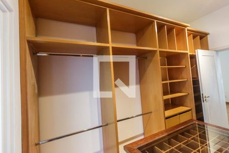 Casa de condomínio à venda com 516m², 5 quartos e 7 vagasCloset da suíte