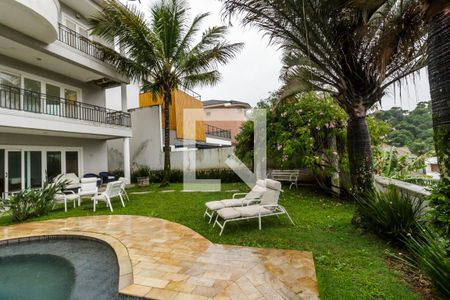 Casa de condomínio à venda com 516m², 5 quartos e 7 vagasQuintal