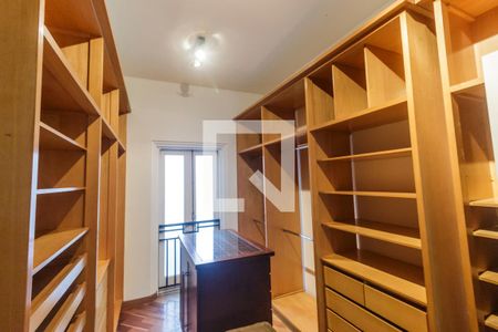 Casa de condomínio à venda com 516m², 5 quartos e 7 vagasCloset da suíte