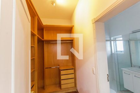 Casa de condomínio à venda com 516m², 5 quartos e 7 vagasCloset da suíte