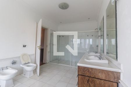 Casa de condomínio à venda com 516m², 5 quartos e 7 vagasBanheiro da Suíte