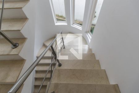 Casa de condomínio à venda com 516m², 5 quartos e 7 vagasEscada