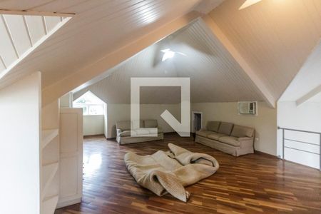 Casa de condomínio à venda com 516m², 5 quartos e 7 vagasSótão 