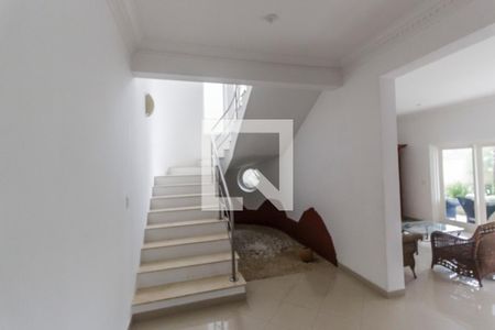 Casa de condomínio à venda com 516m², 5 quartos e 7 vagasEscada