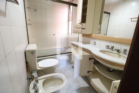 Apartamento à venda com 166m², 4 quartos e 2 vagasBanheiro da Suíte