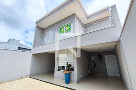 Casa à venda com 191m², 3 quartos e 4 vagasFachada - Quintal