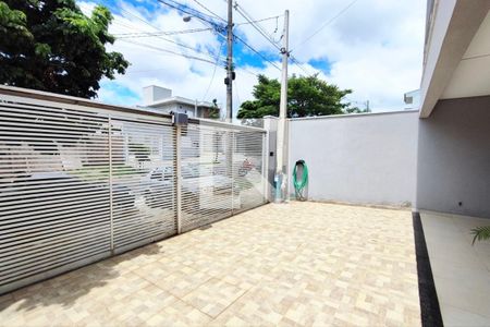 Casa à venda com 191m², 3 quartos e 4 vagasQuintal