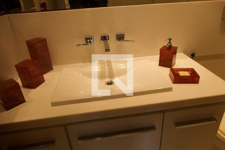 Apartamento à venda com 164m², 3 quartos e 2 vagas Apartamento à venda com 164m², 3 quartos e 2 vagasBanheiro social