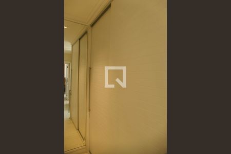 Apartamento à venda com 164m², 3 quartos e 2 vagas Apartamento à venda com 164m², 3 quartos e 2 vagasSuíte closet