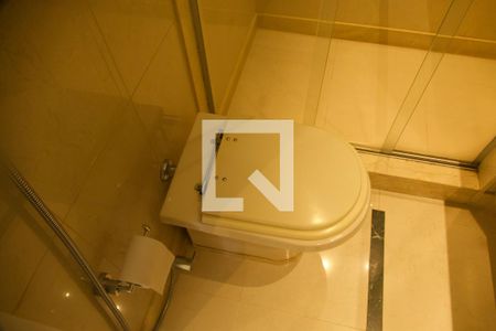 Apartamento à venda com 164m², 3 quartos e 2 vagas Apartamento à venda com 164m², 3 quartos e 2 vagasSuíte banheiro