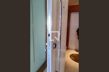 Apartamento à venda com 164m², 3 quartos e 2 vagas Apartamento à venda com 164m², 3 quartos e 2 vagasPorta blindada