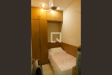 Apartamento à venda com 164m², 3 quartos e 2 vagas Apartamento à venda com 164m², 3 quartos e 2 vagasQuarto serviço